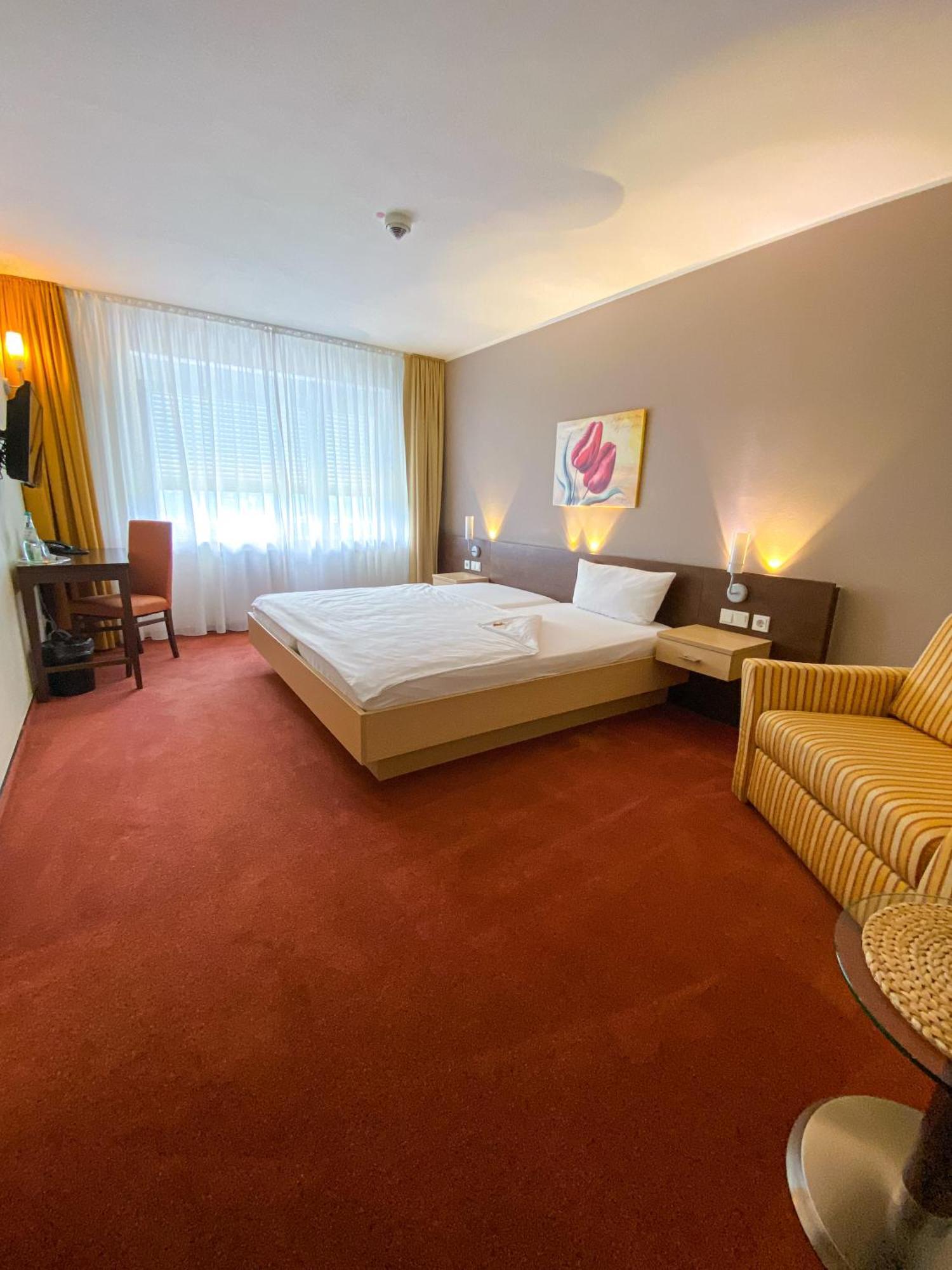 Phoenix Hotel Bergneustadt Экстерьер фото