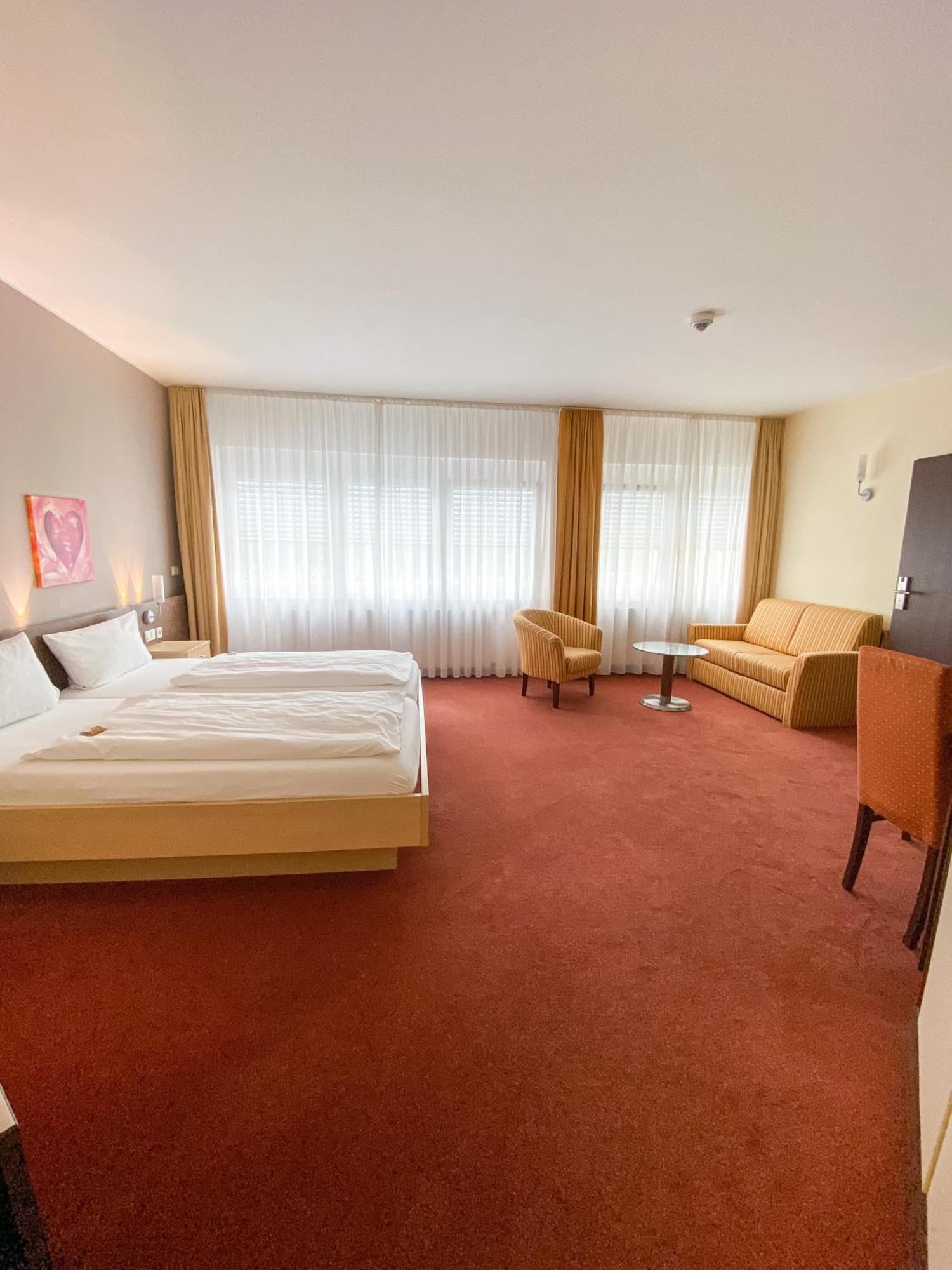 Phoenix Hotel Bergneustadt Экстерьер фото