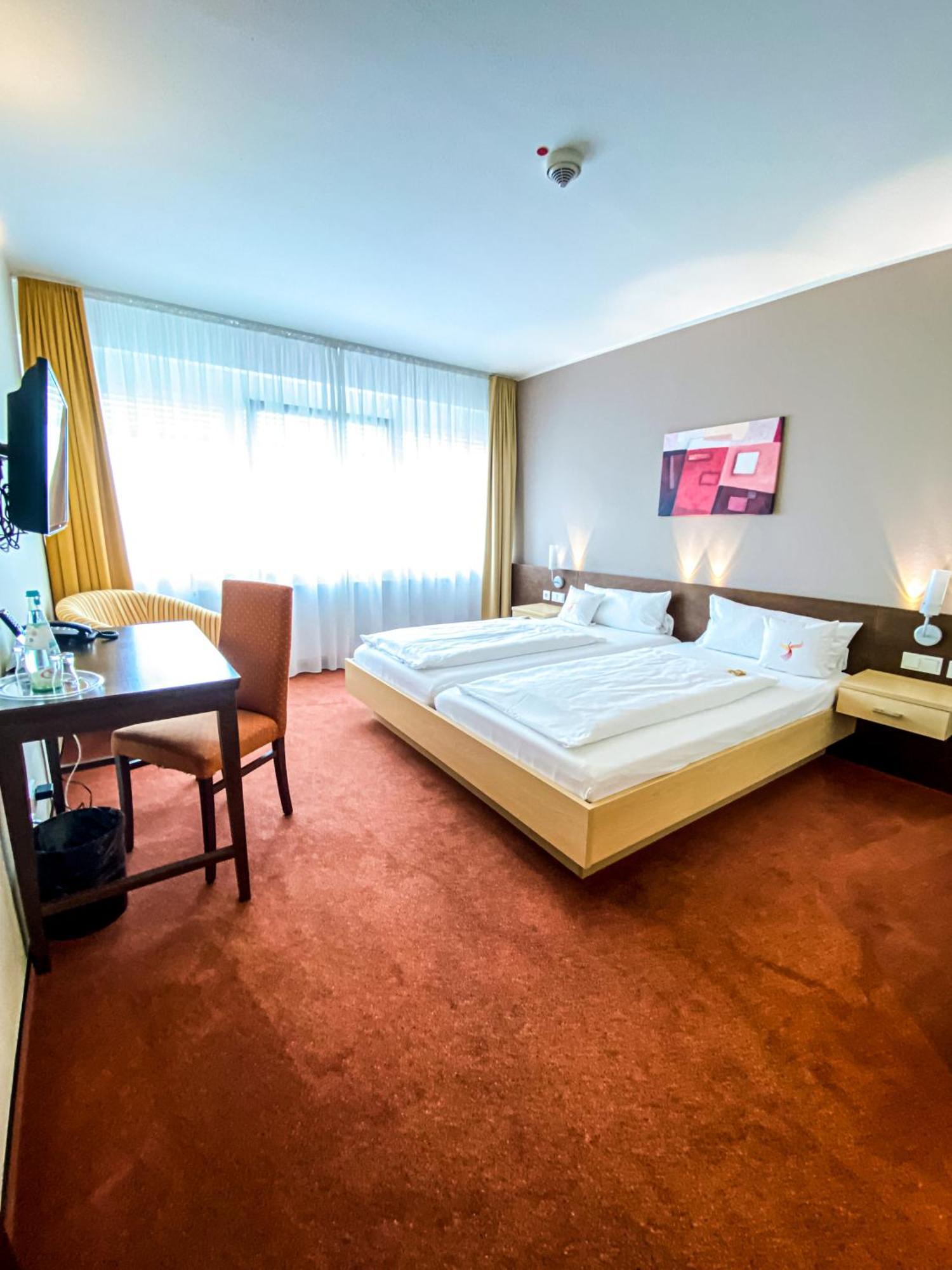 Phoenix Hotel Bergneustadt Экстерьер фото